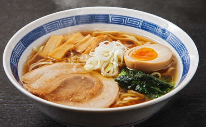 持本人吃面發(fā)出很大聲音 為啥還要配上米飯（日本飲食）