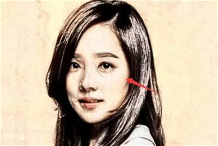 五種天生克夫的女人相，性格強(qiáng)，愛操心，多疑絕情，一生不如意！