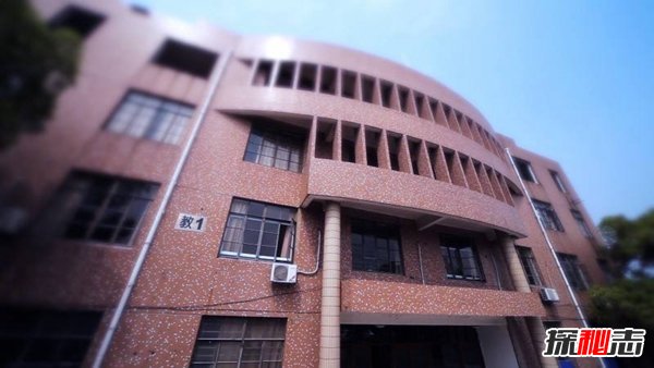 上海真實(shí)白骨鬧鬼事件,男子夜晚宿舍見鬼第二天離奇死亡