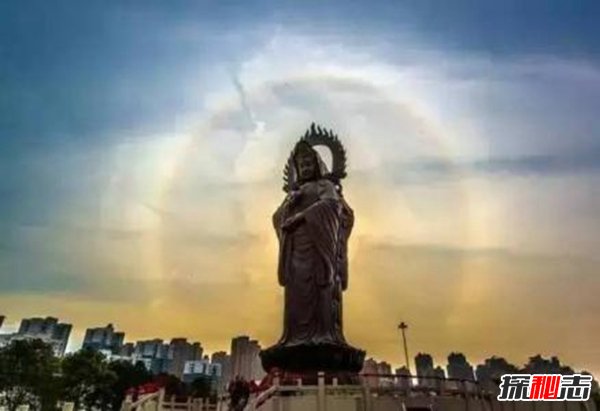 三個(gè)佛祖出現(xiàn)天空?qǐng)D,佛祖顯靈普度眾生