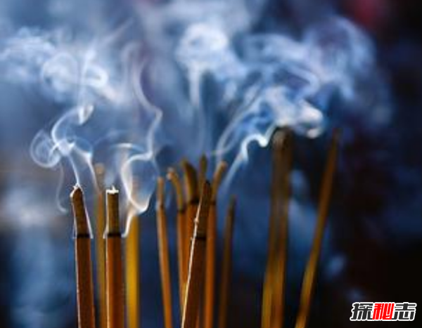 頭皮發(fā)麻!真實(shí)靈異事件經(jīng)歷,夜半親眼見(jiàn)關(guān)二爺現(xiàn)身銀色